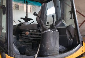 Ремонт замена кабины трактора
